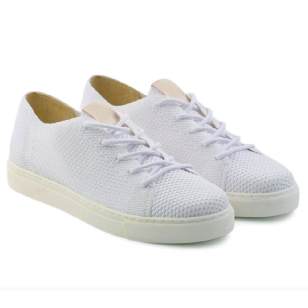 NWOB ! Nisolo White Cream Women's Sneakers